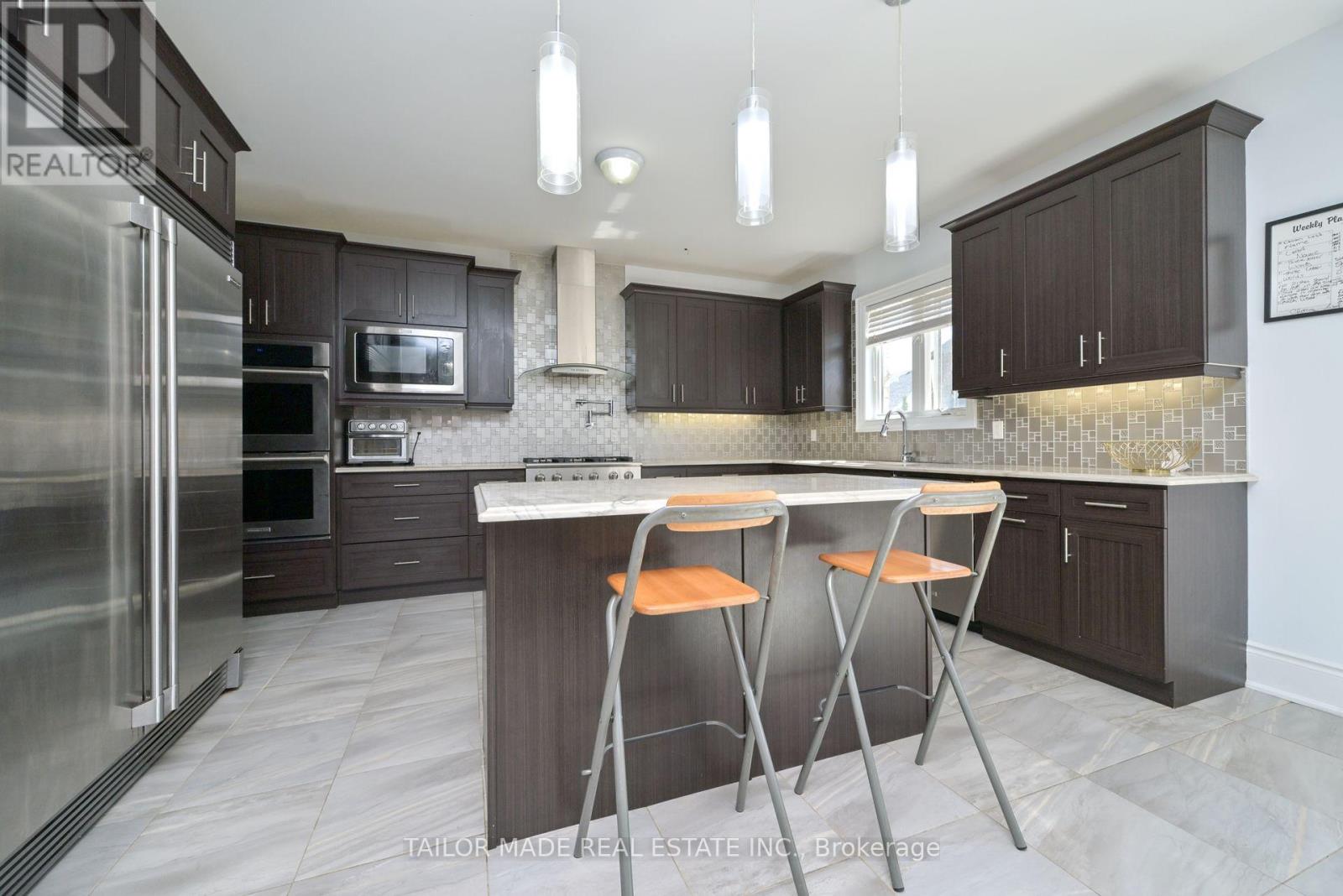 73 Morrison Avenue, New Tecumseth, Ontario  L9R 0H5 - Photo 7 - N12430171