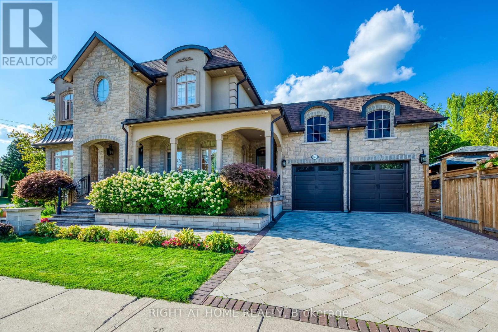 523 BROOKSIDE DRIVE, Oakville, Ontario