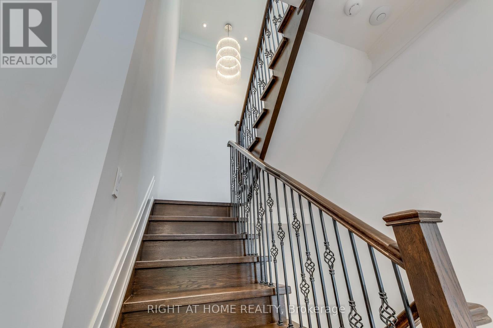 523 Brookside Drive, Oakville, Ontario  L6K 1R4 - Photo 19 - W12425330