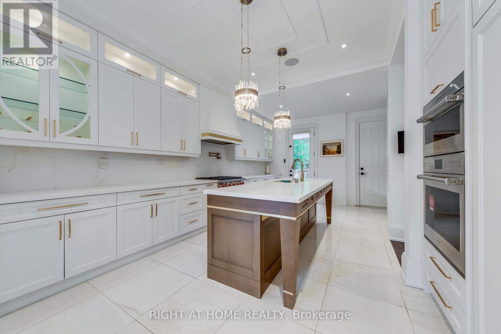 523 Brookside Drive, Oakville, Ontario  L6K 1R4 - Photo 14 - W12425330