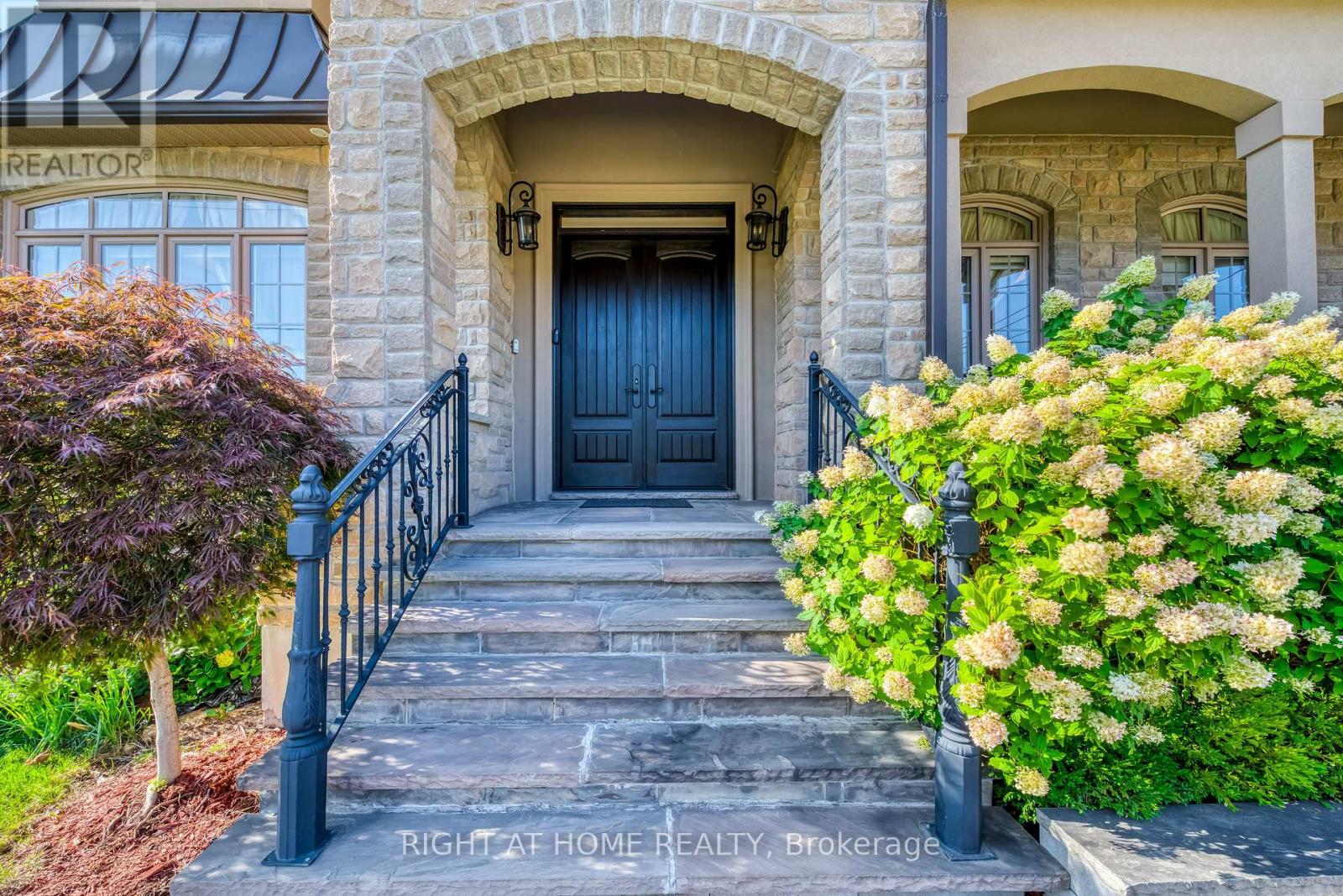 523 Brookside Drive, Oakville, Ontario  L6K 1R4 - Photo 3 - W12425330