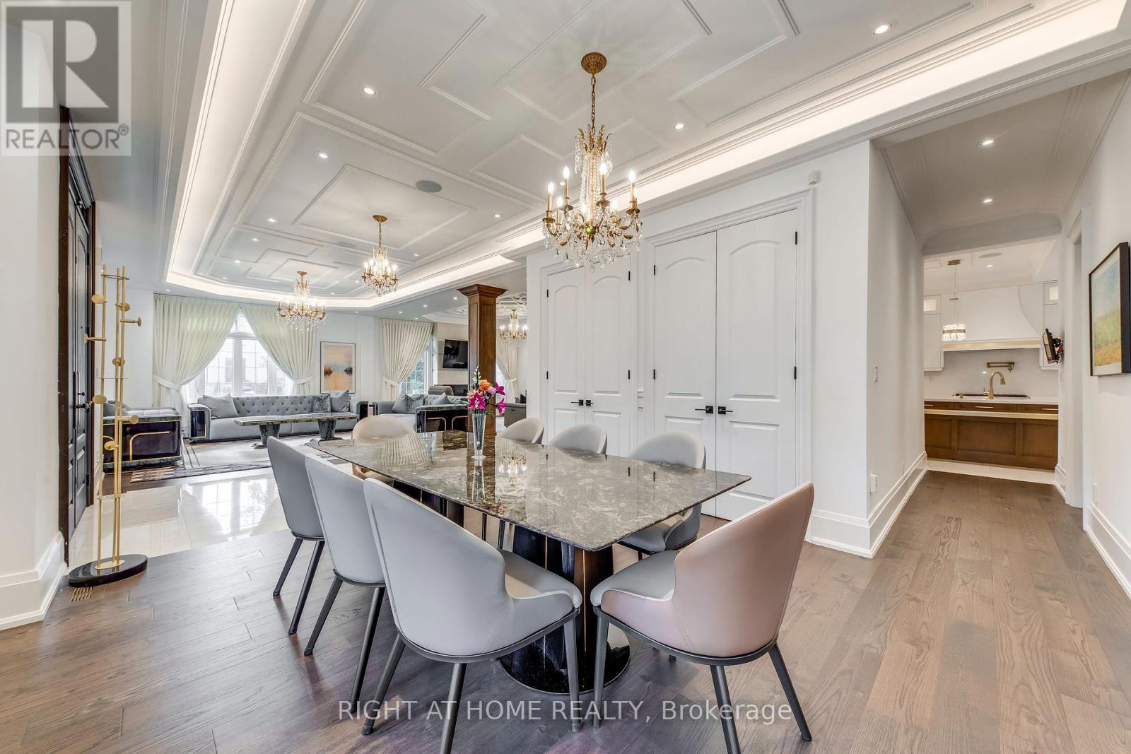 523 Brookside Drive, Oakville, Ontario  L6K 1R4 - Photo 6 - W12425330