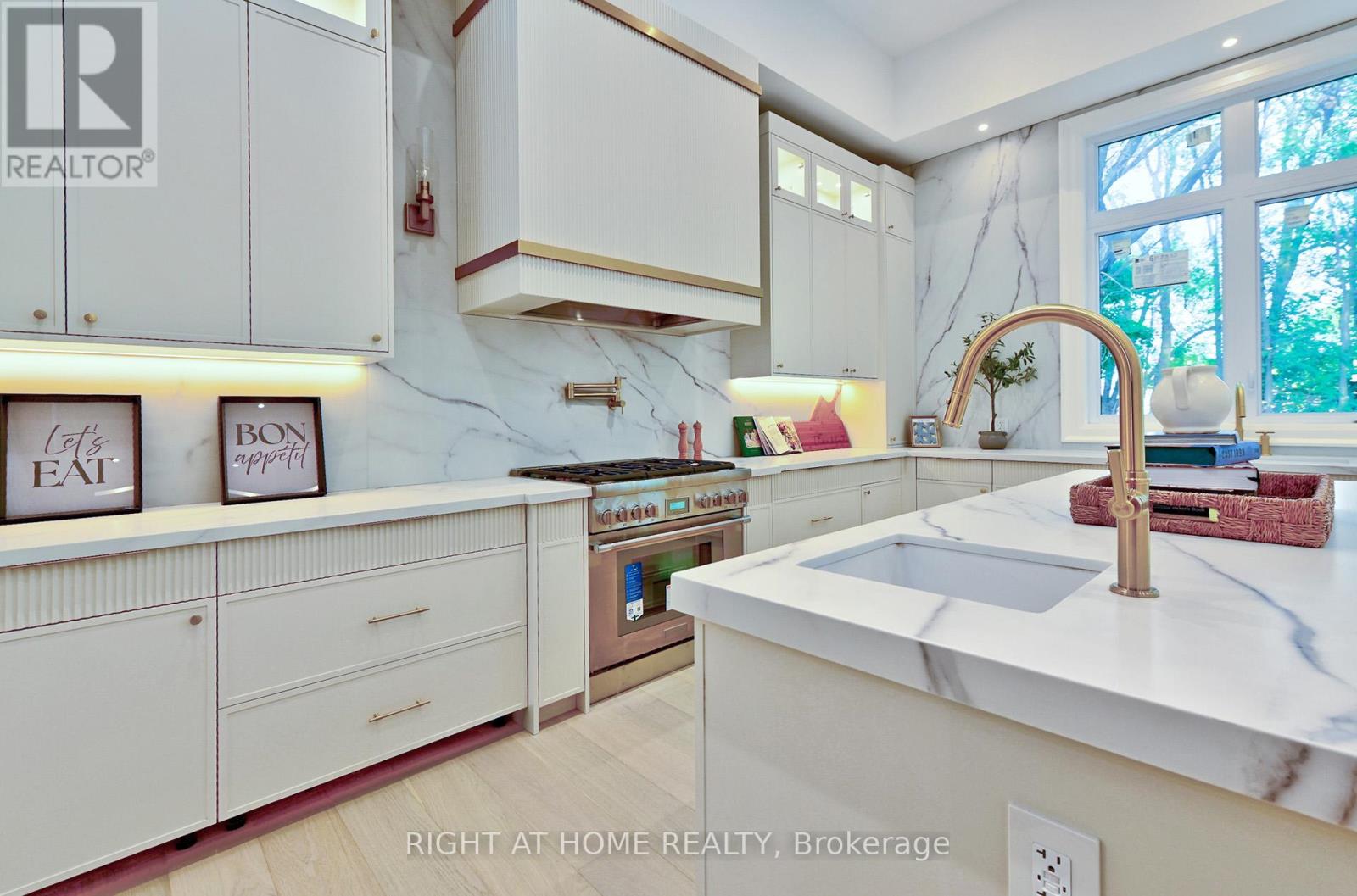 27 Hurlingham Crescent, Toronto, Ontario  M3B 2P9 - Photo 10 - C12430177
