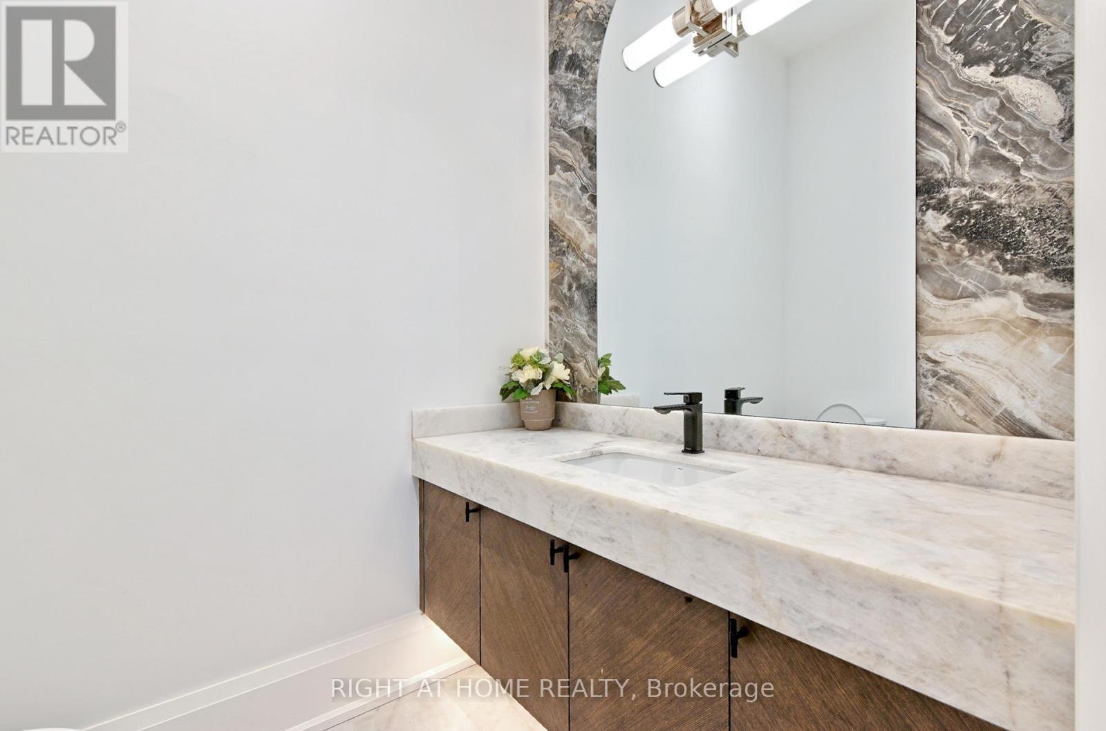 27 Hurlingham Crescent, Toronto, Ontario  M3B 2P9 - Photo 15 - C12430177
