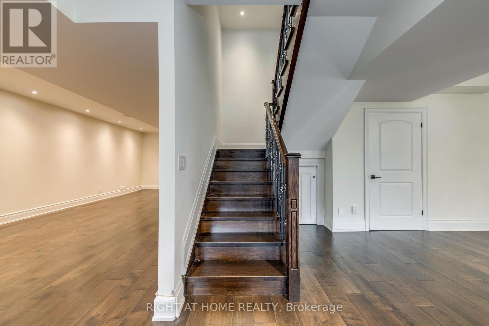 523 Brookside Drive, Oakville, Ontario  L6K 1R4 - Photo 32 - W12425330