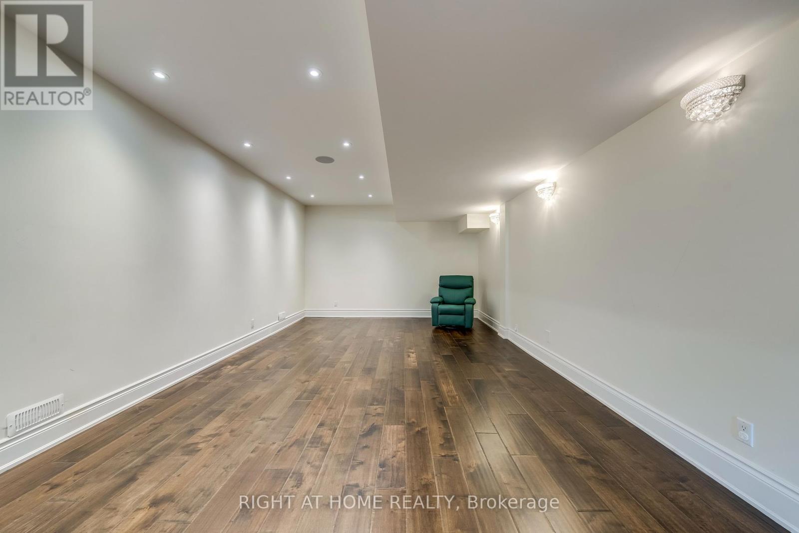 523 Brookside Drive, Oakville, Ontario  L6K 1R4 - Photo 38 - W12425330