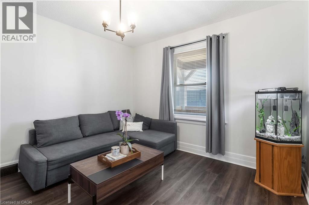 22 Bertram Street, St. Catharines, Ontario  L2R 1A8 - Photo 12 - 40774148