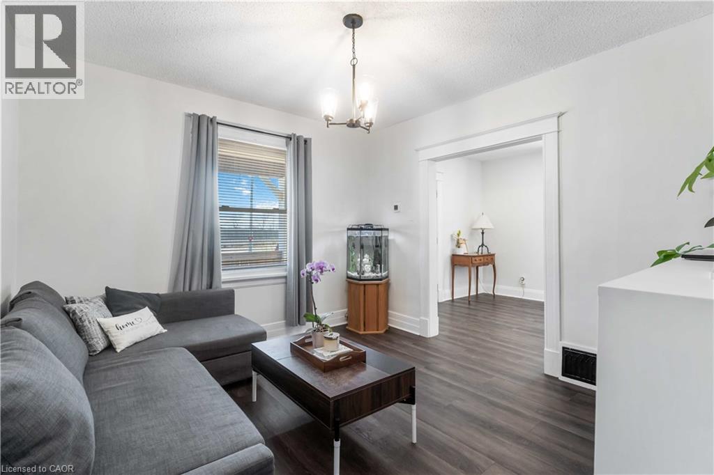 22 Bertram Street, St. Catharines, Ontario  L2R 1A8 - Photo 14 - 40774148