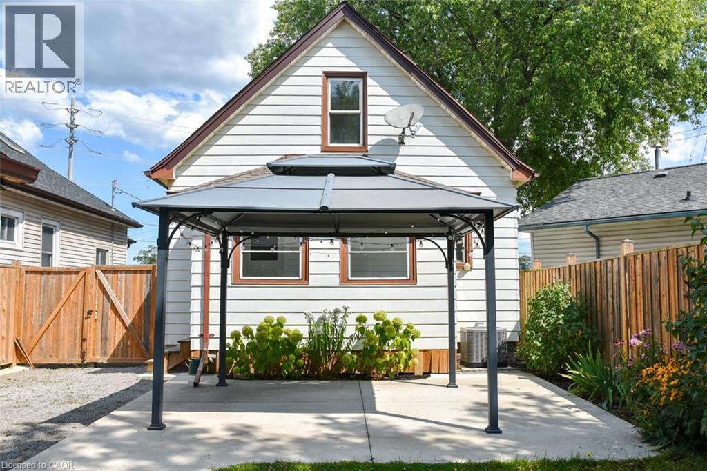 22 Bertram Street, St. Catharines, Ontario  L2R 1A8 - Photo 3 - 40774148
