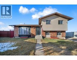 64 Castledale Crescent NE Castleridge