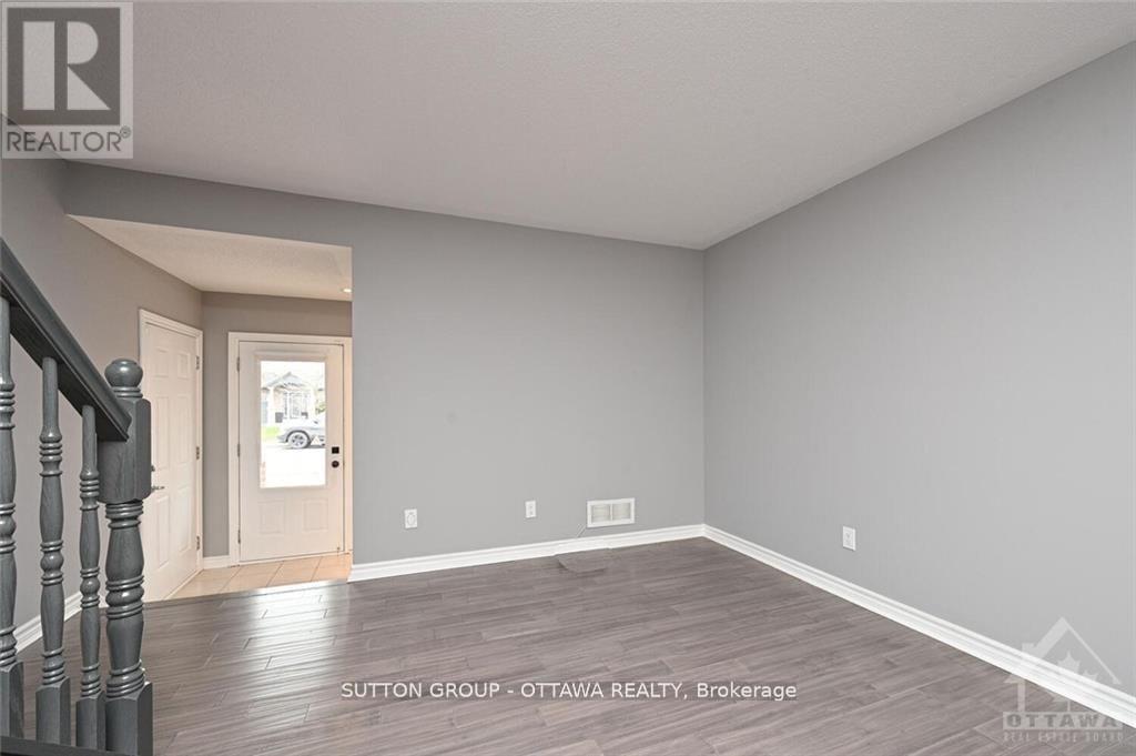635 Clearbrook Drive, Ottawa, Ontario  K2J 5S1 - Photo 5 - X12430190