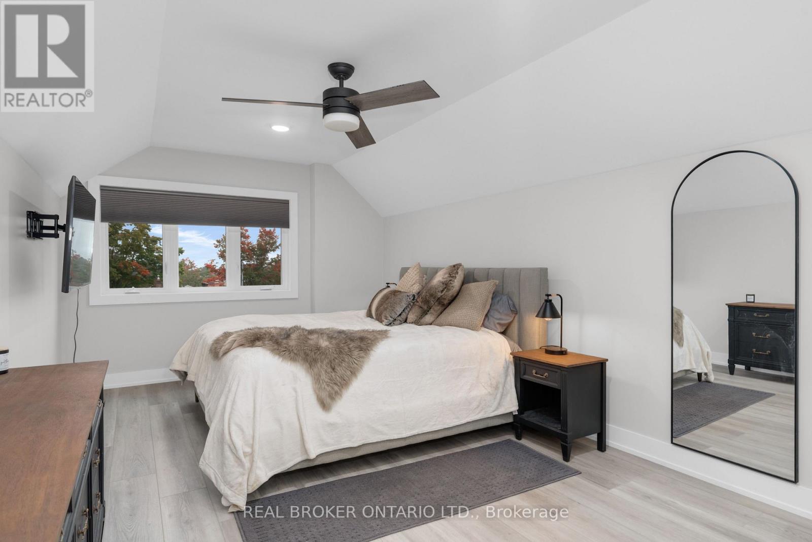 106 Brant Street, Orillia, Ontario  L3V 5P7 - Photo 24 - S12427853