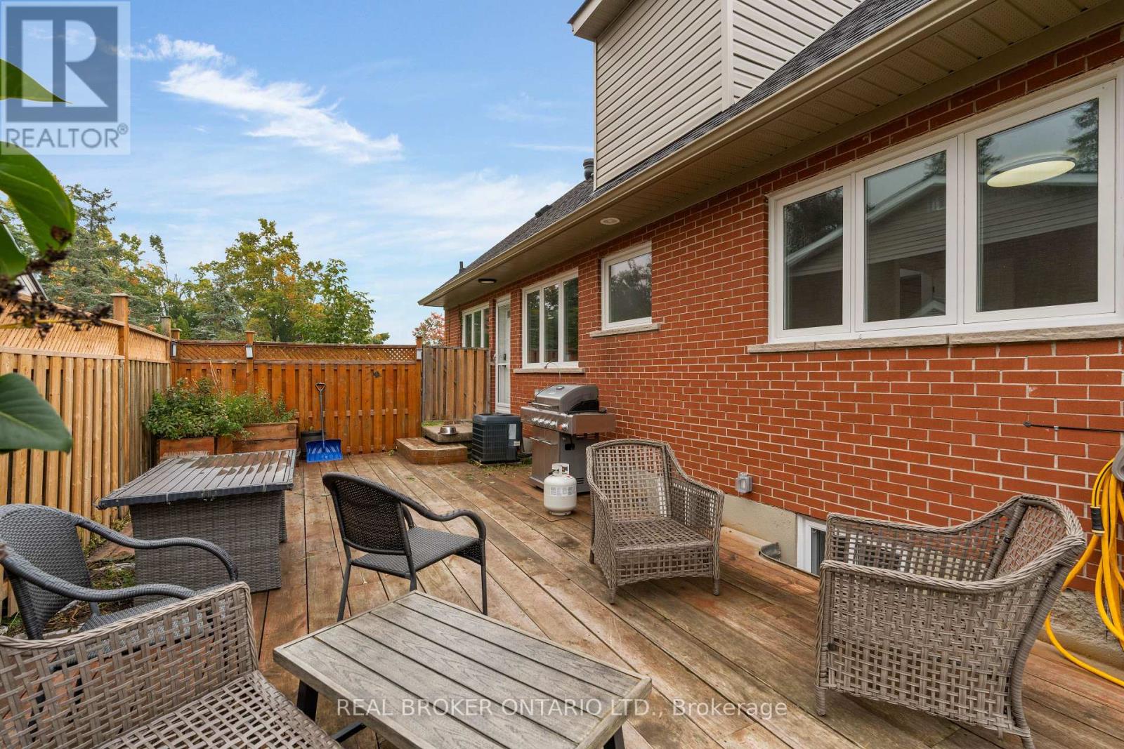 106 Brant Street, Orillia, Ontario  L3V 5P7 - Photo 35 - S12427853