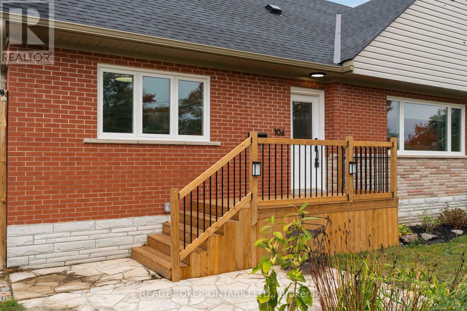 106 Brant Street, Orillia, Ontario  L3V 5P7 - Photo 34 - S12427853