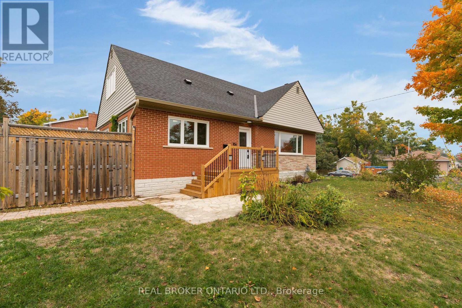 106 Brant Street, Orillia, Ontario  L3V 5P7 - Photo 40 - S12427853