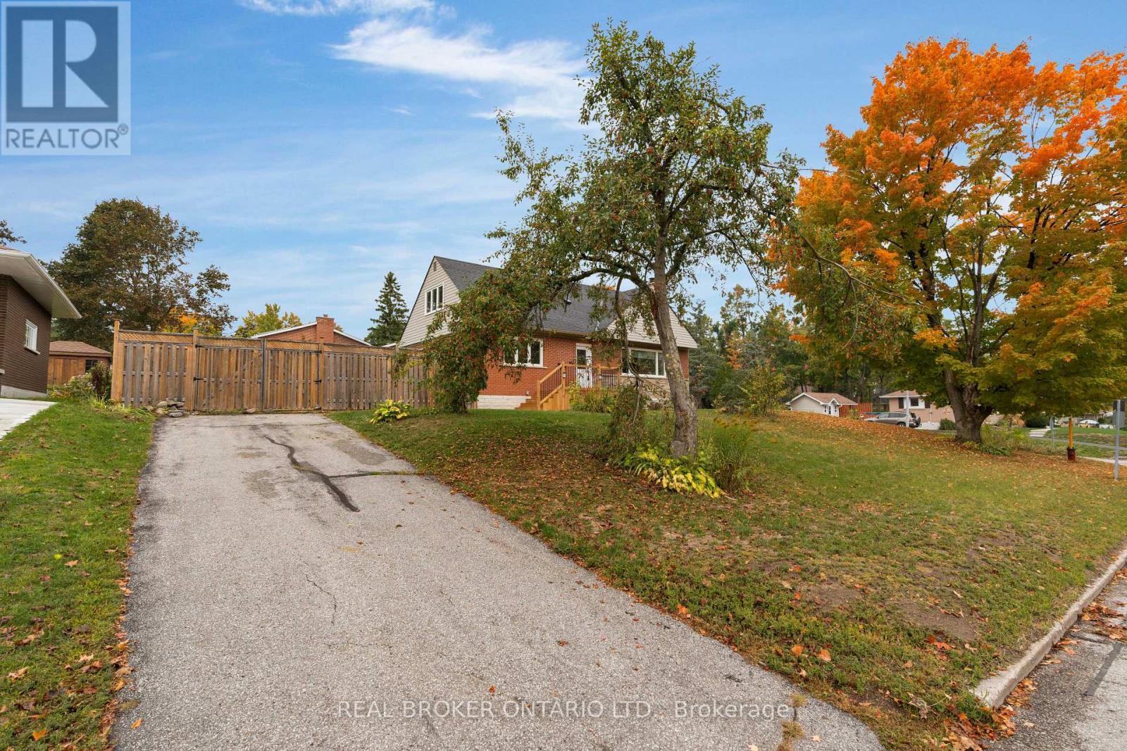 106 Brant Street, Orillia, Ontario  L3V 5P7 - Photo 39 - S12427853