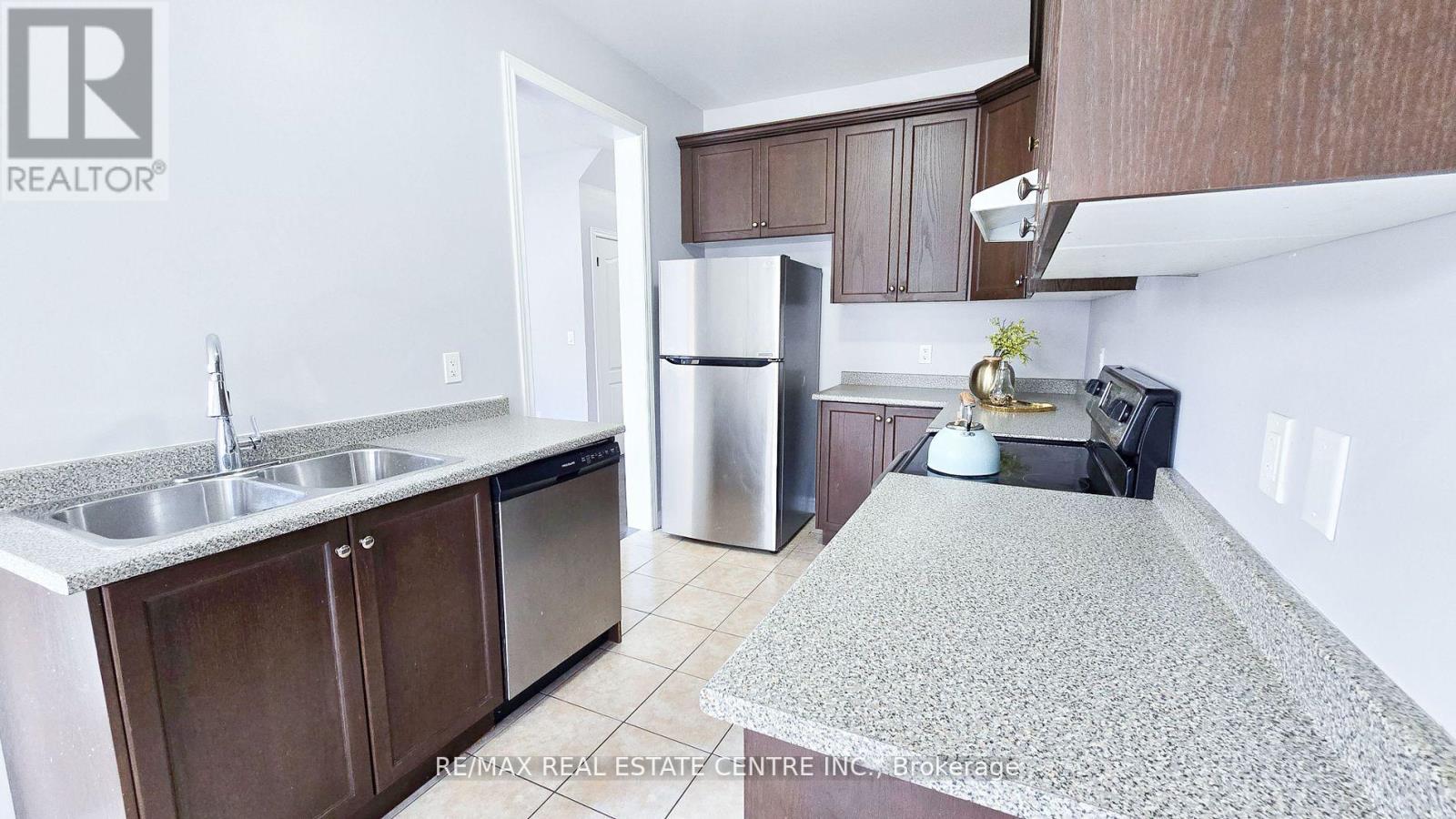 19 Lackington Street, Brampton, Ontario  L6X 5P1 - Photo 10 - W12430194