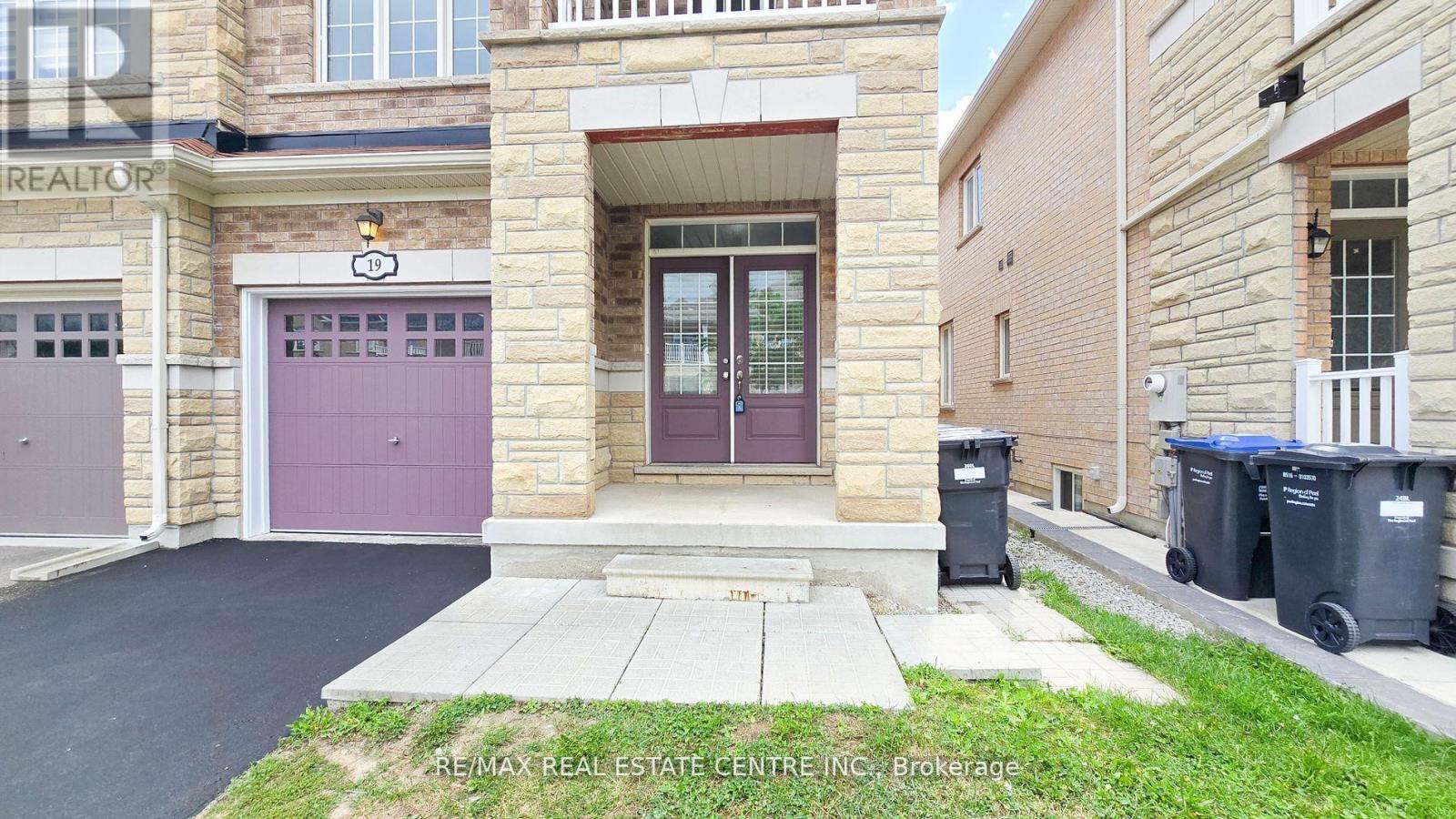 19 Lackington Street, Brampton, Ontario  L6X 5P1 - Photo 2 - W12430194