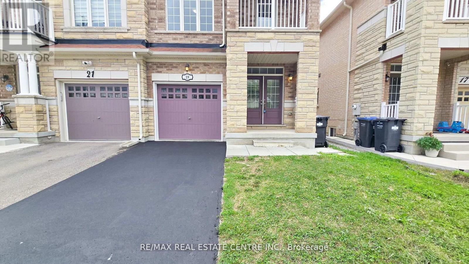 19 Lackington Street, Brampton, Ontario  L6X 5P1 - Photo 3 - W12430194
