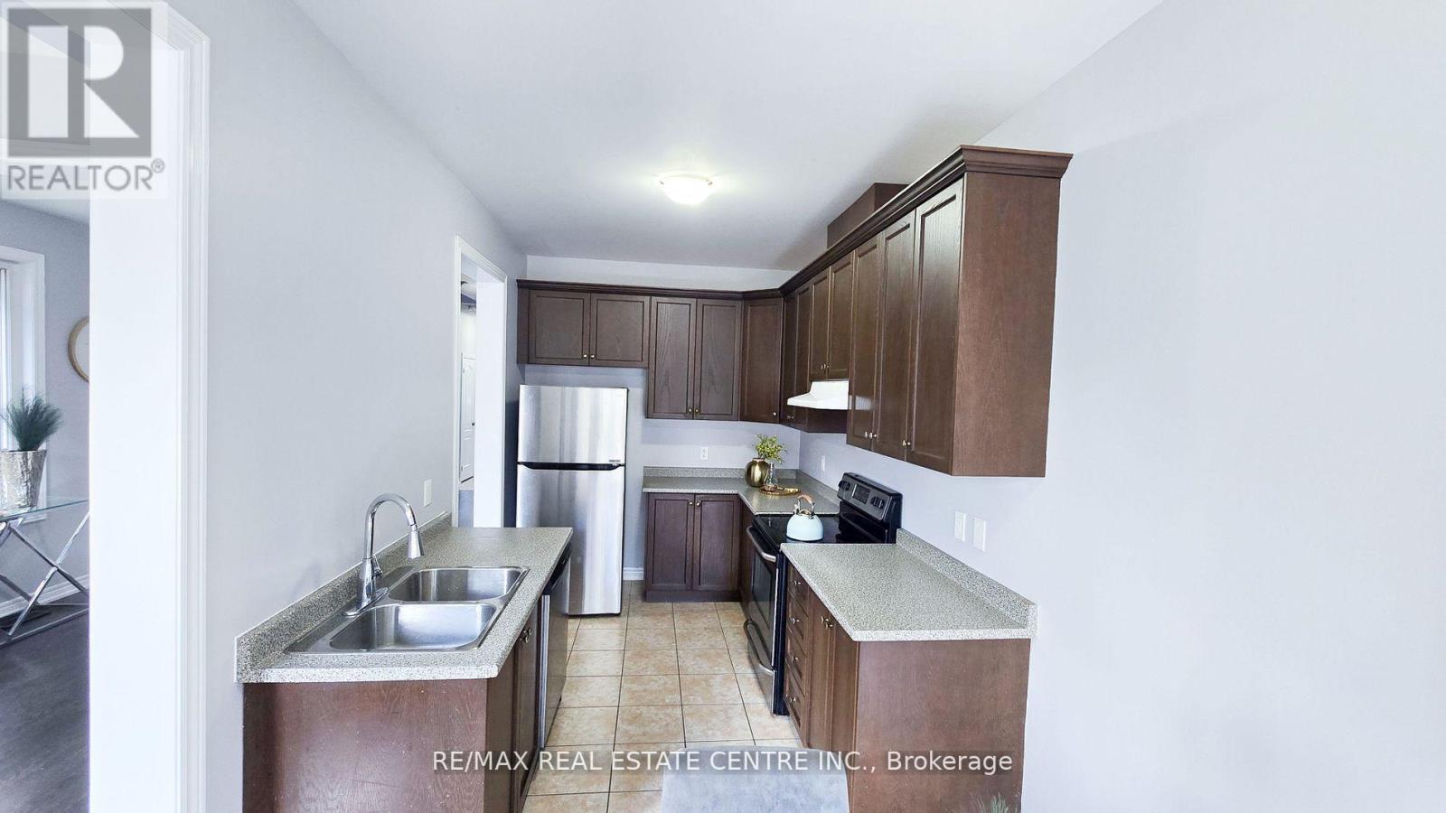 19 Lackington Street, Brampton, Ontario  L6X 5P1 - Photo 9 - W12430194