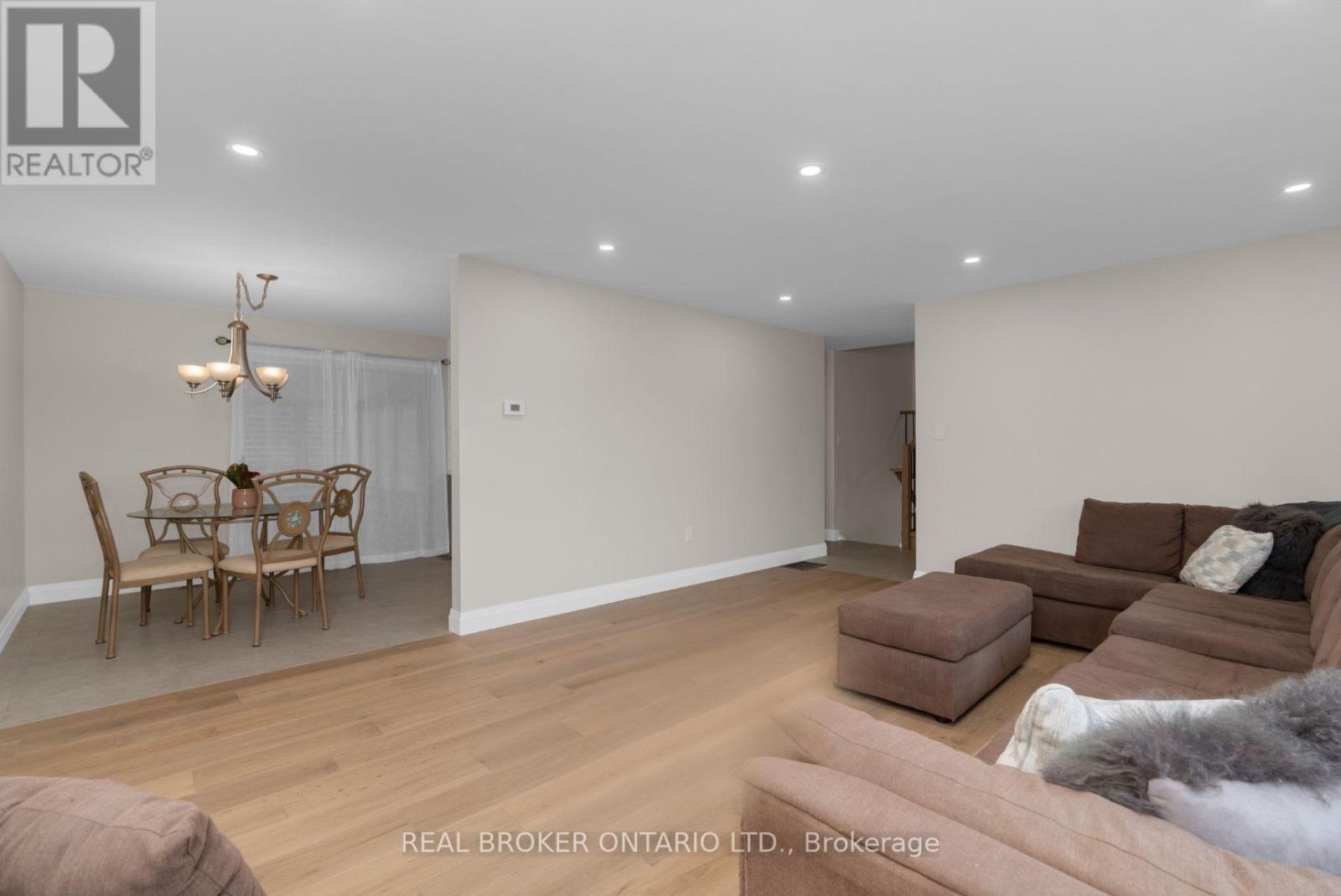 17 Locke Avenue, Clearview, Ontario  L0M 1S0 - Photo 5 - S12427999