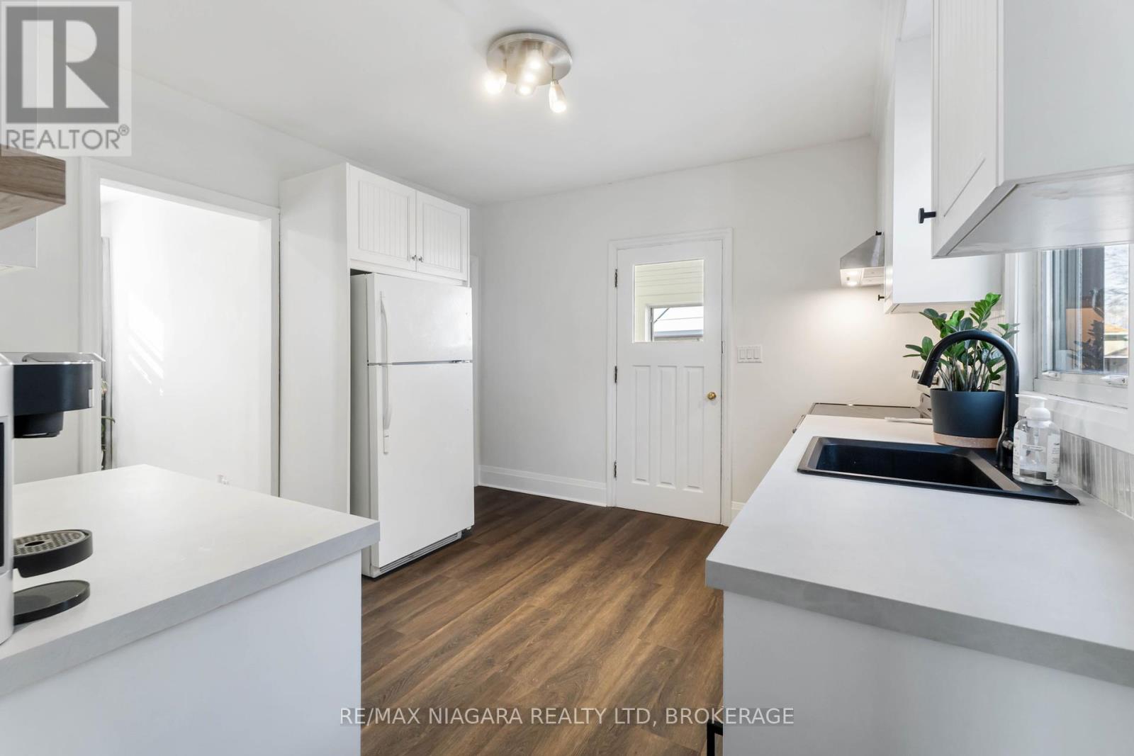 22 Bertram Street, St. Catharines, Ontario  L2R 1A8 - Photo 23 - X12430209