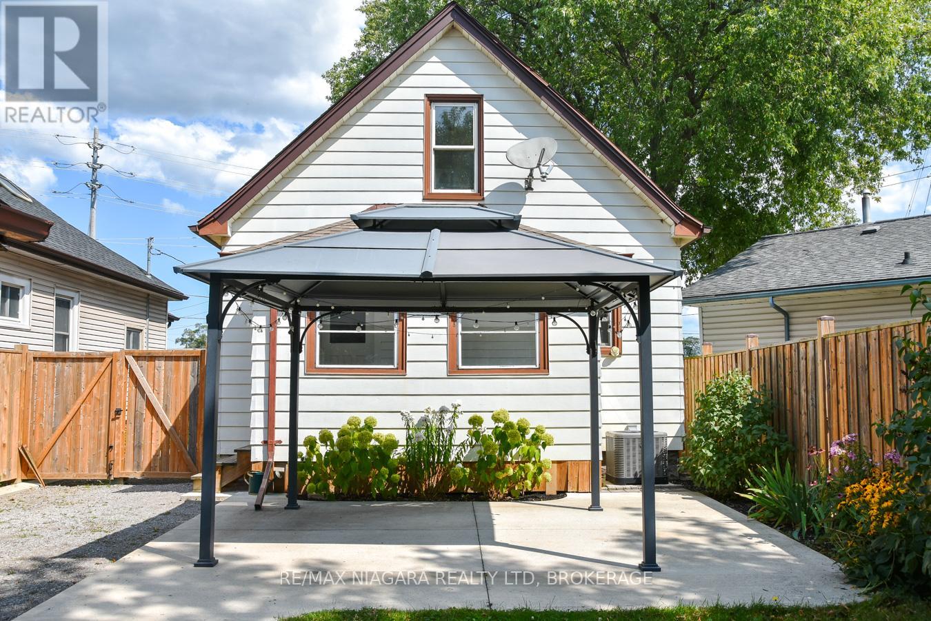 22 Bertram Street, St. Catharines, Ontario  L2R 1A8 - Photo 6 - X12430209