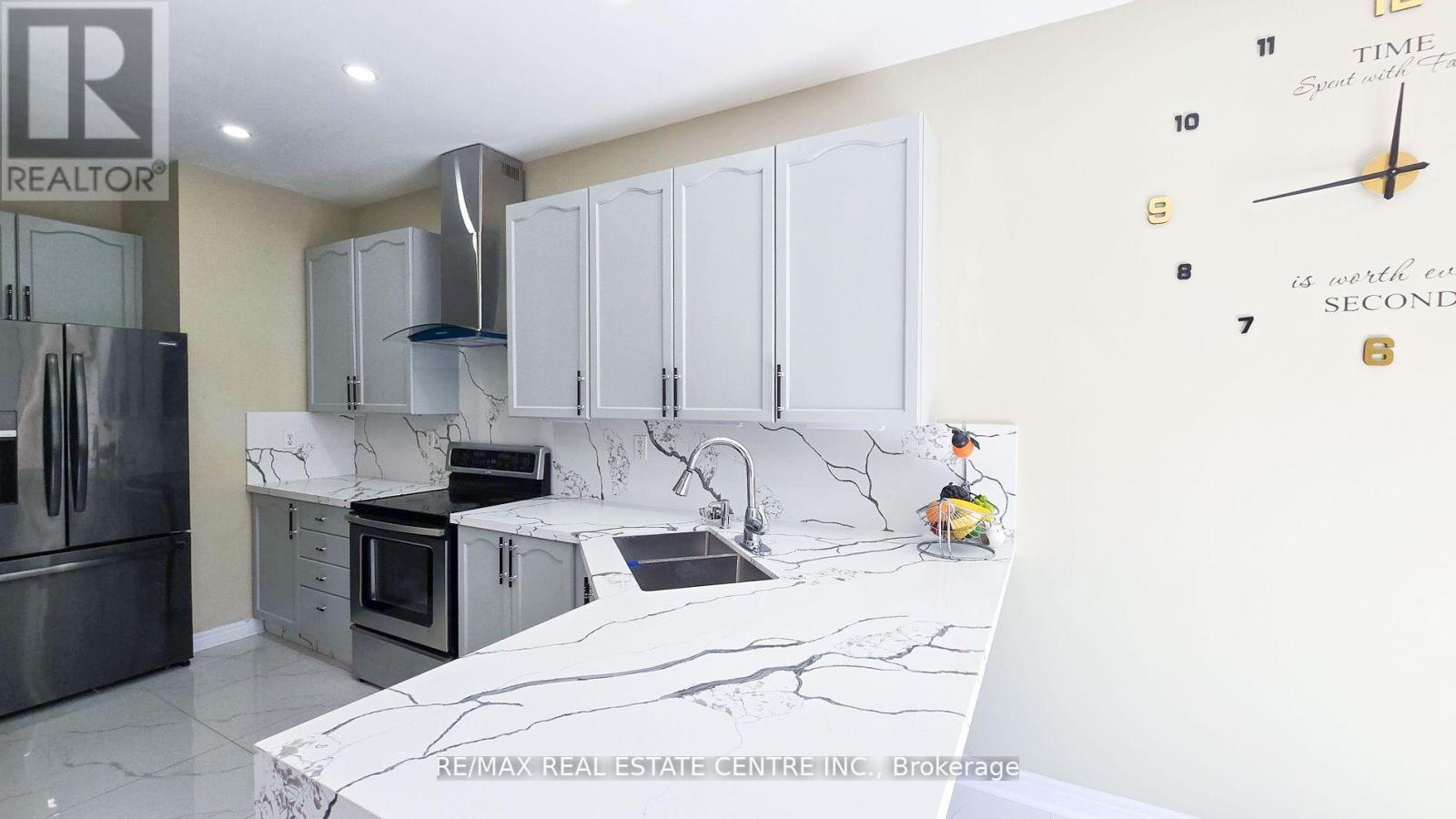 131 Seahorse Avenue, Brampton, Ontario  L6V 4N5 - Photo 11 - W12430200