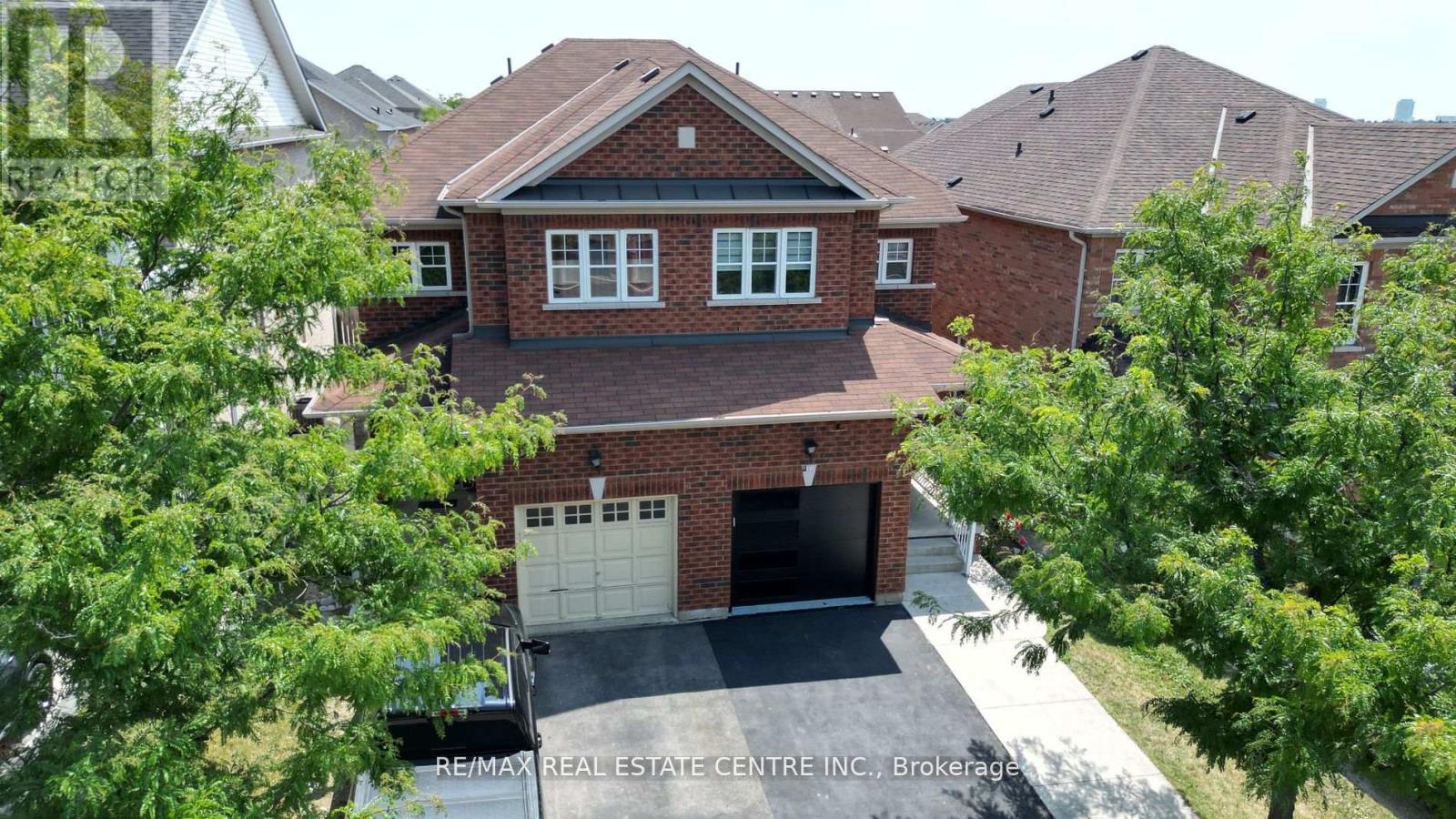 131 Seahorse Avenue, Brampton, Ontario  L6V 4N5 - Photo 2 - W12430200