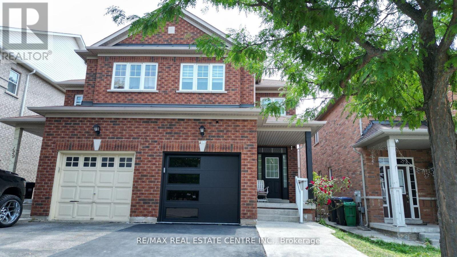 131 Seahorse Avenue, Brampton, Ontario  L6V 4N5 - Photo 4 - W12430200