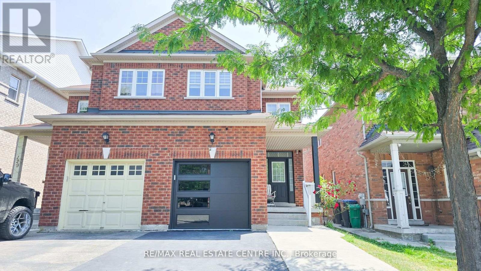 131 Seahorse Avenue, Brampton, Ontario  L6V 4N5 - Photo 5 - W12430200