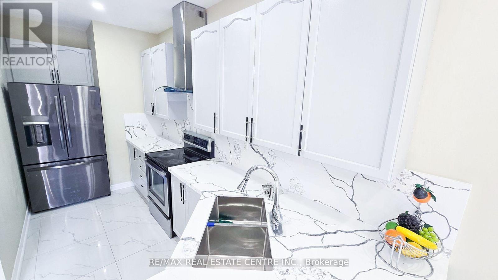 131 Seahorse Avenue, Brampton, Ontario  L6V 4N5 - Photo 7 - W12430200