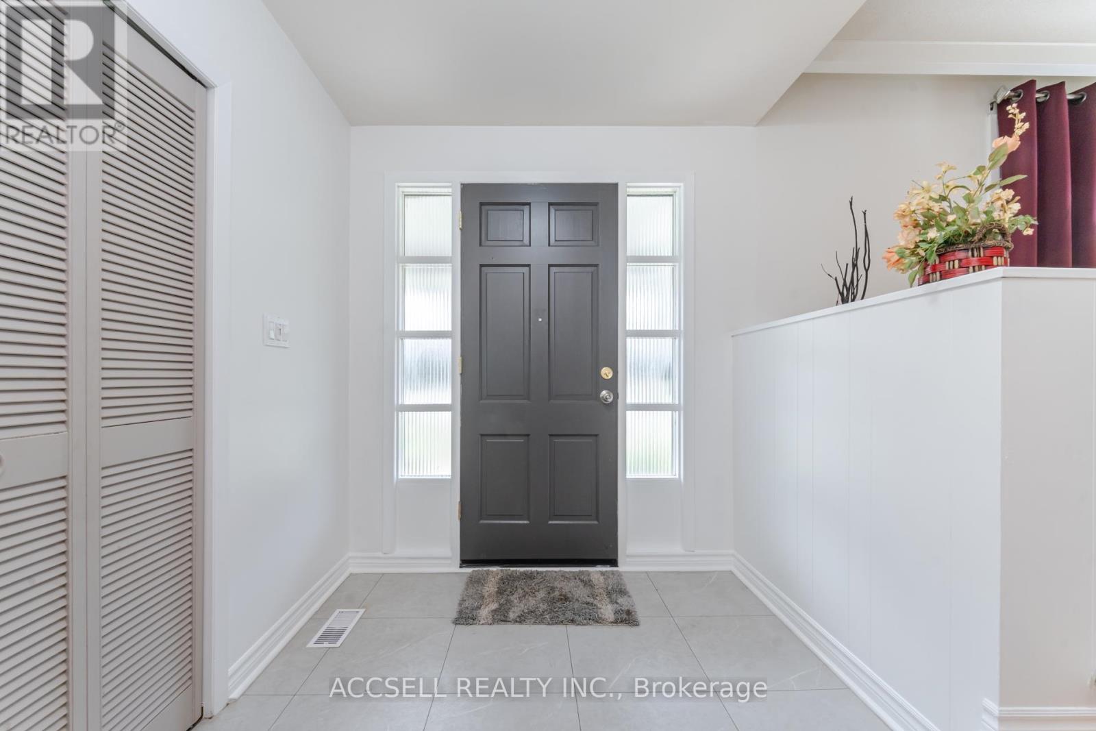 4 Tanner Circle, St. Catharines, Ontario  L2N 3M9 - Photo 4 - X12430202