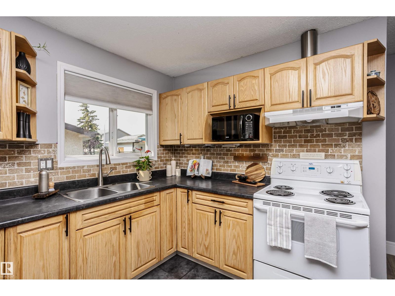 12027 143 Av Nw, Edmonton, Alberta  T5X 3T7 - Photo 21 - E4459814