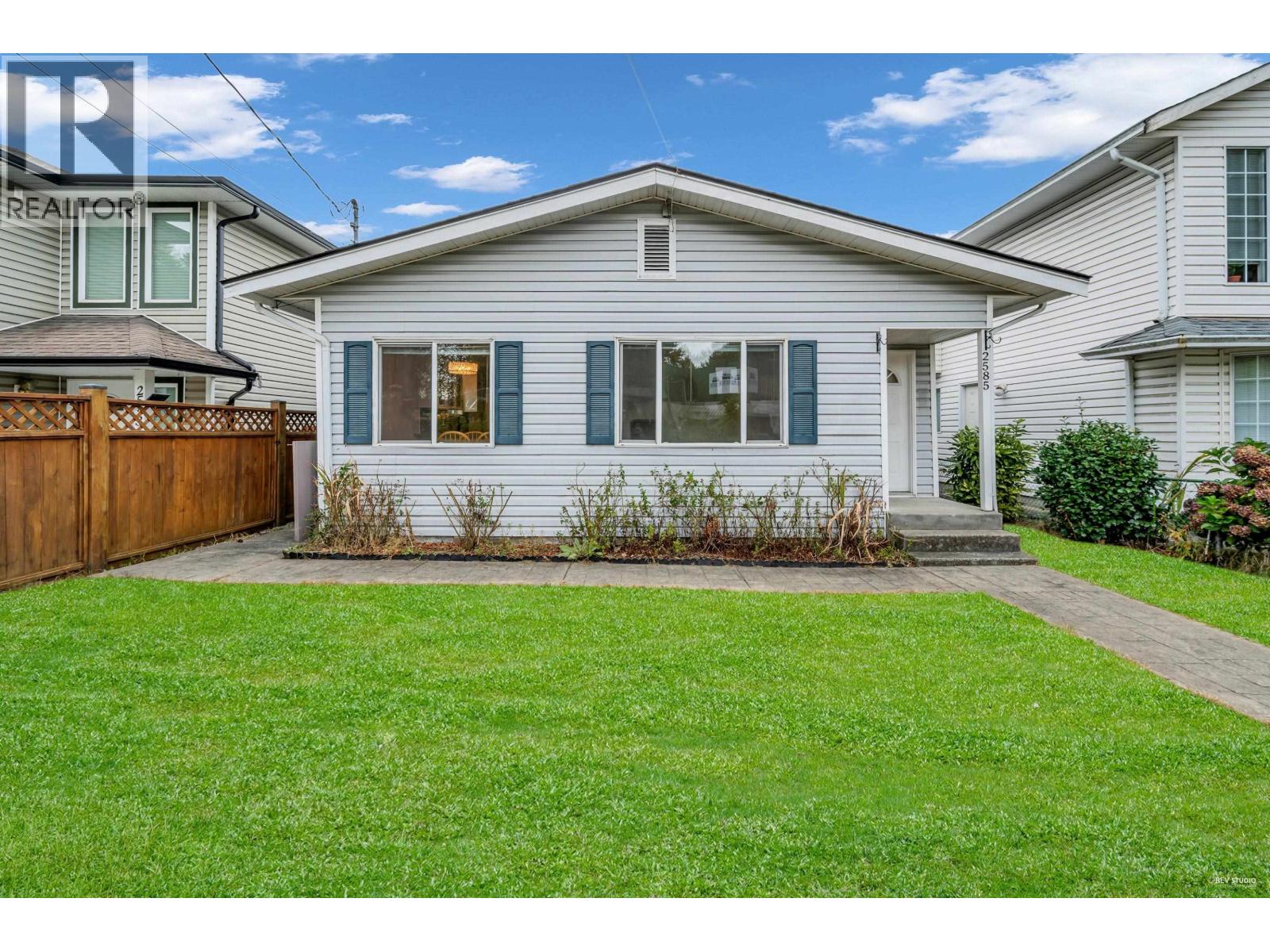 2585 Davies Avenue, Port Coquitlam, British Columbia  V3C 2J8 - Photo 3 - R3052372