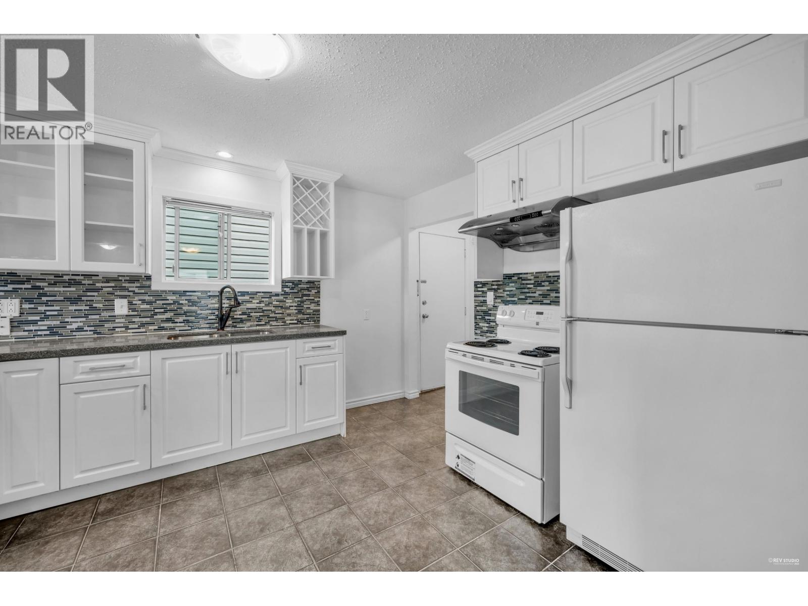 2585 Davies Avenue, Port Coquitlam, British Columbia  V3C 2J8 - Photo 10 - R3052372