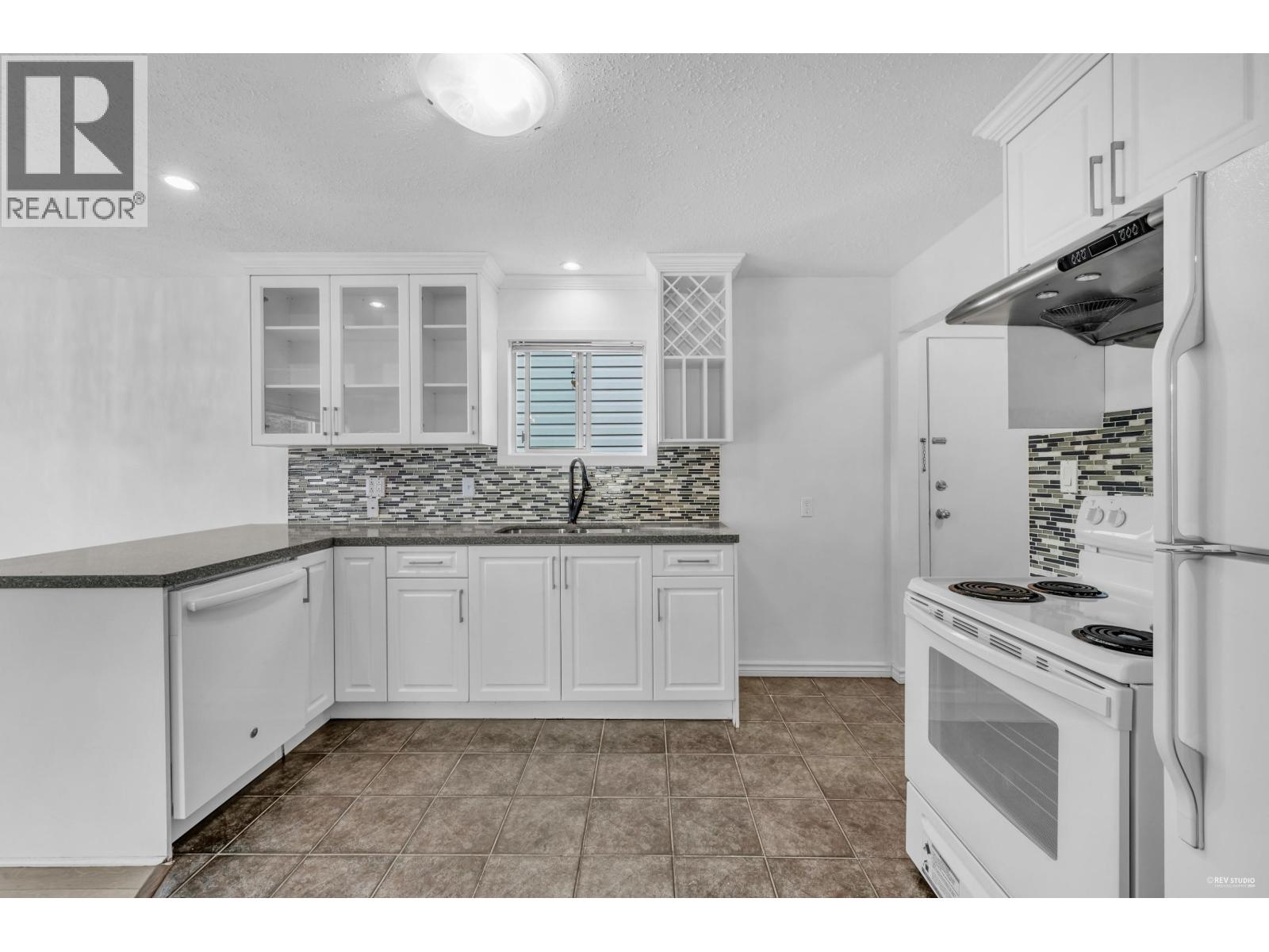 2585 Davies Avenue, Port Coquitlam, British Columbia  V3C 2J8 - Photo 11 - R3052372