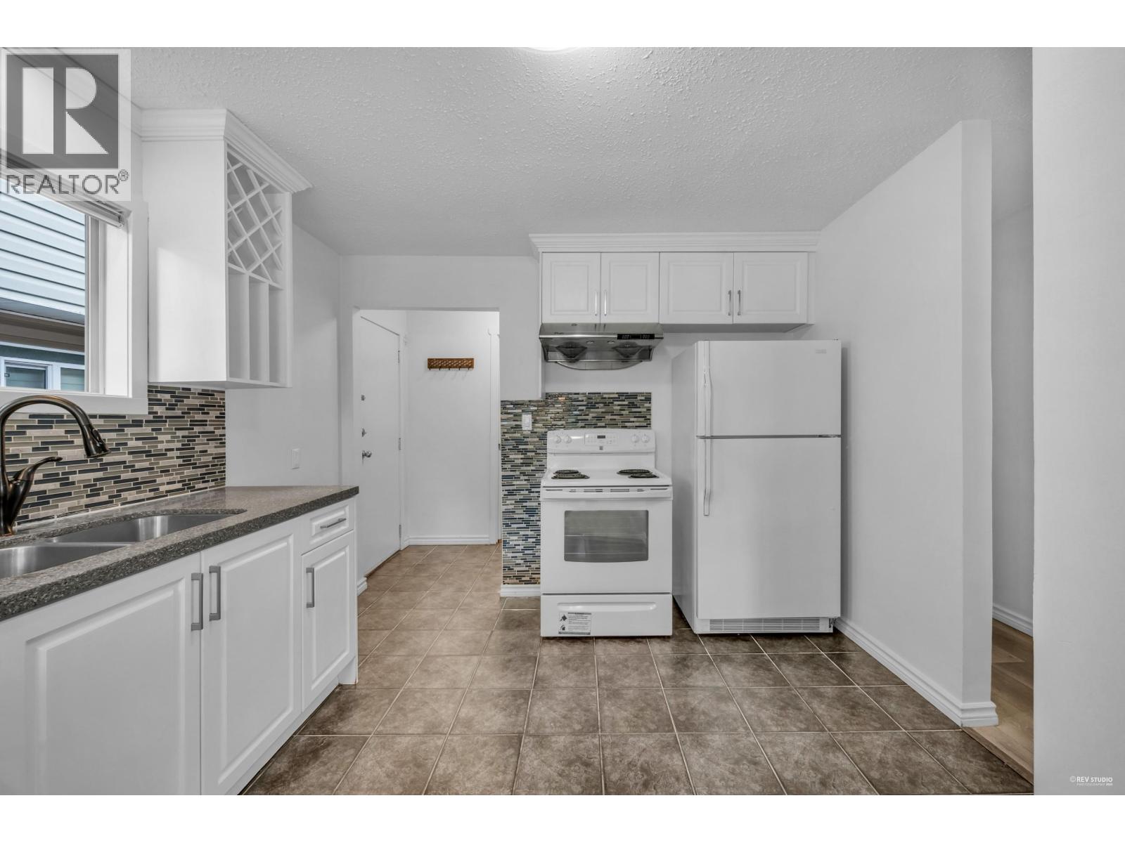 2585 Davies Avenue, Port Coquitlam, British Columbia  V3C 2J8 - Photo 9 - R3052372