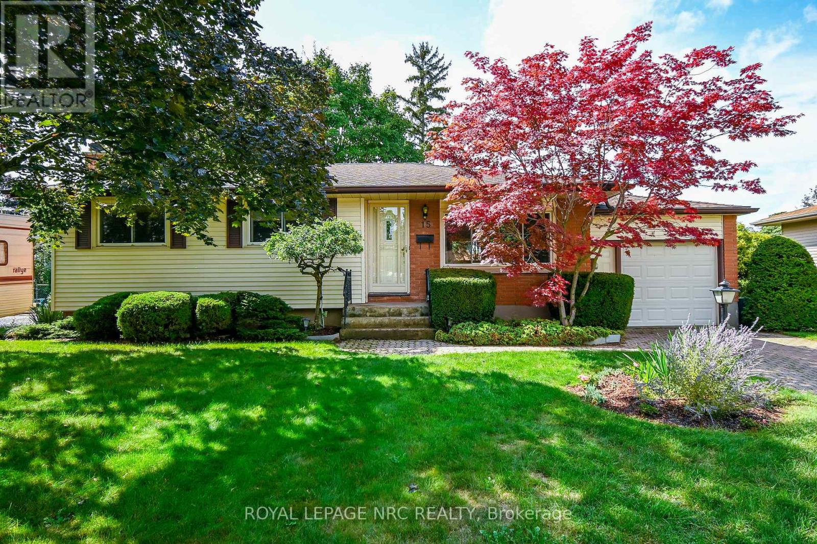 15 Monique Crescent, St. Catharines (Lakeshore), Ontario  L2M 1S8 - Photo 1 - X12430243