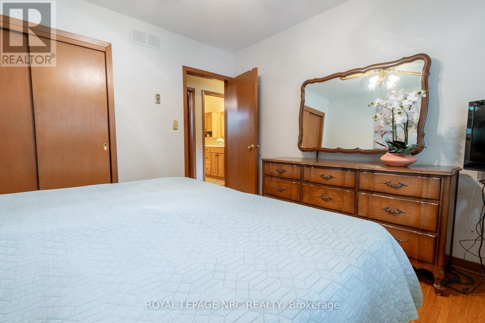 15 Monique Crescent, St. Catharines (Lakeshore), Ontario  L2M 1S8 - Photo 12 - X12430243
