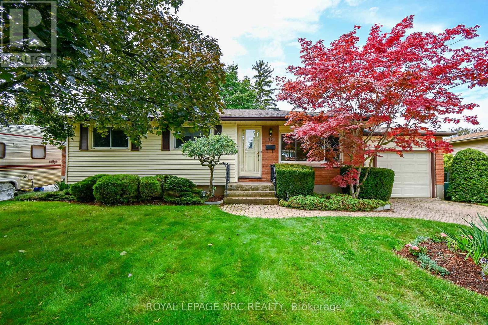 15 Monique Crescent, St. Catharines (Lakeshore), Ontario  L2M 1S8 - Photo 2 - X12430243