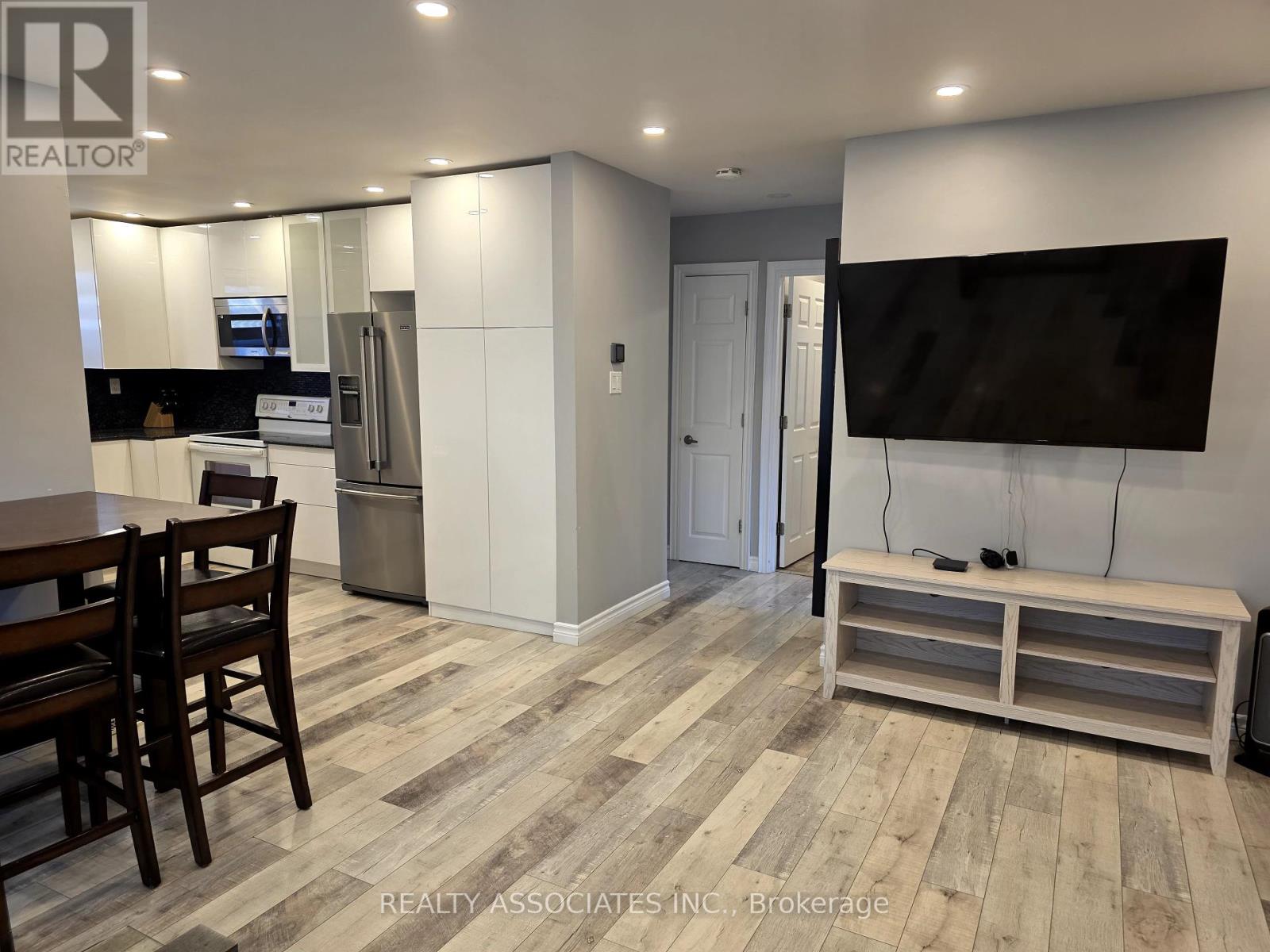 101 Reiner Road, Toronto, Ontario  M3H 2L7 - Photo 5 - C12430237
