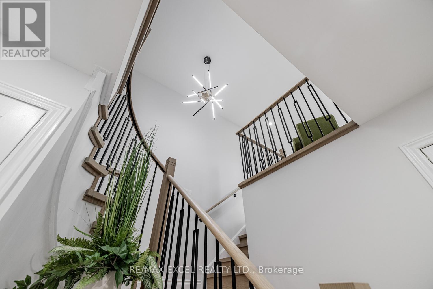 112 October Lane, Aurora, Ontario  L4G 6Z8 - Photo 3 - N12430224