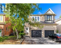 112 OCTOBER LANE, Aurora, Ontario