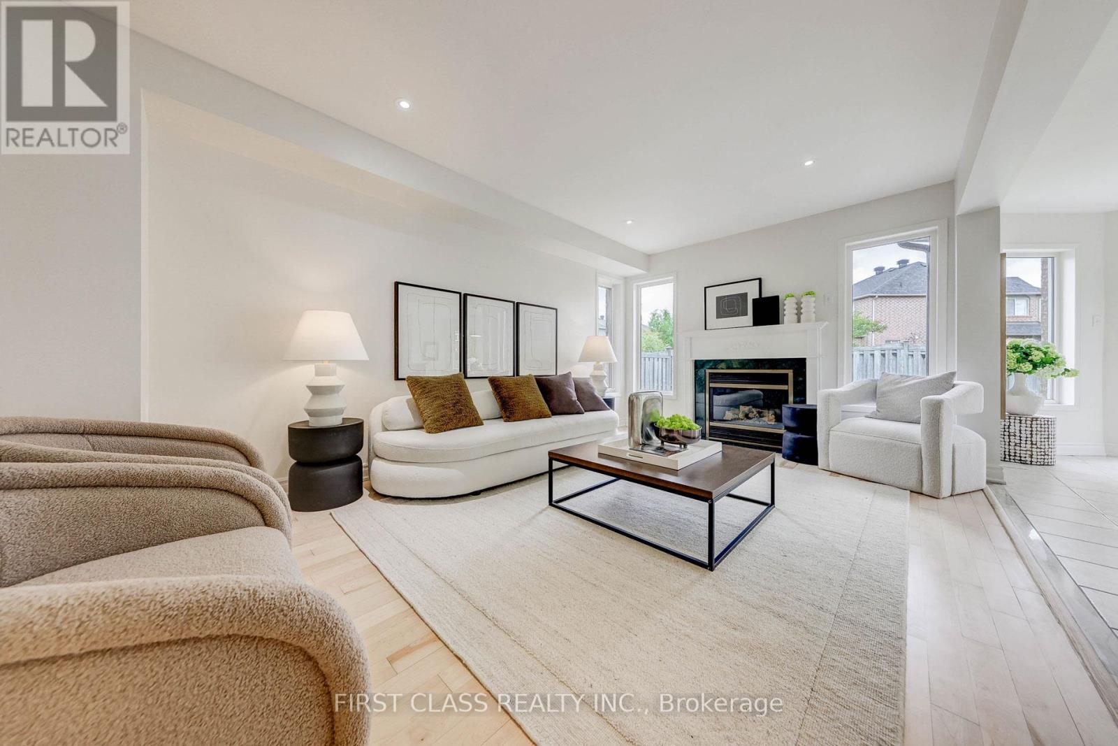 47 Lauraview Crescent, Markham, Ontario  L6C 2R4 - Photo 10 - N12430242