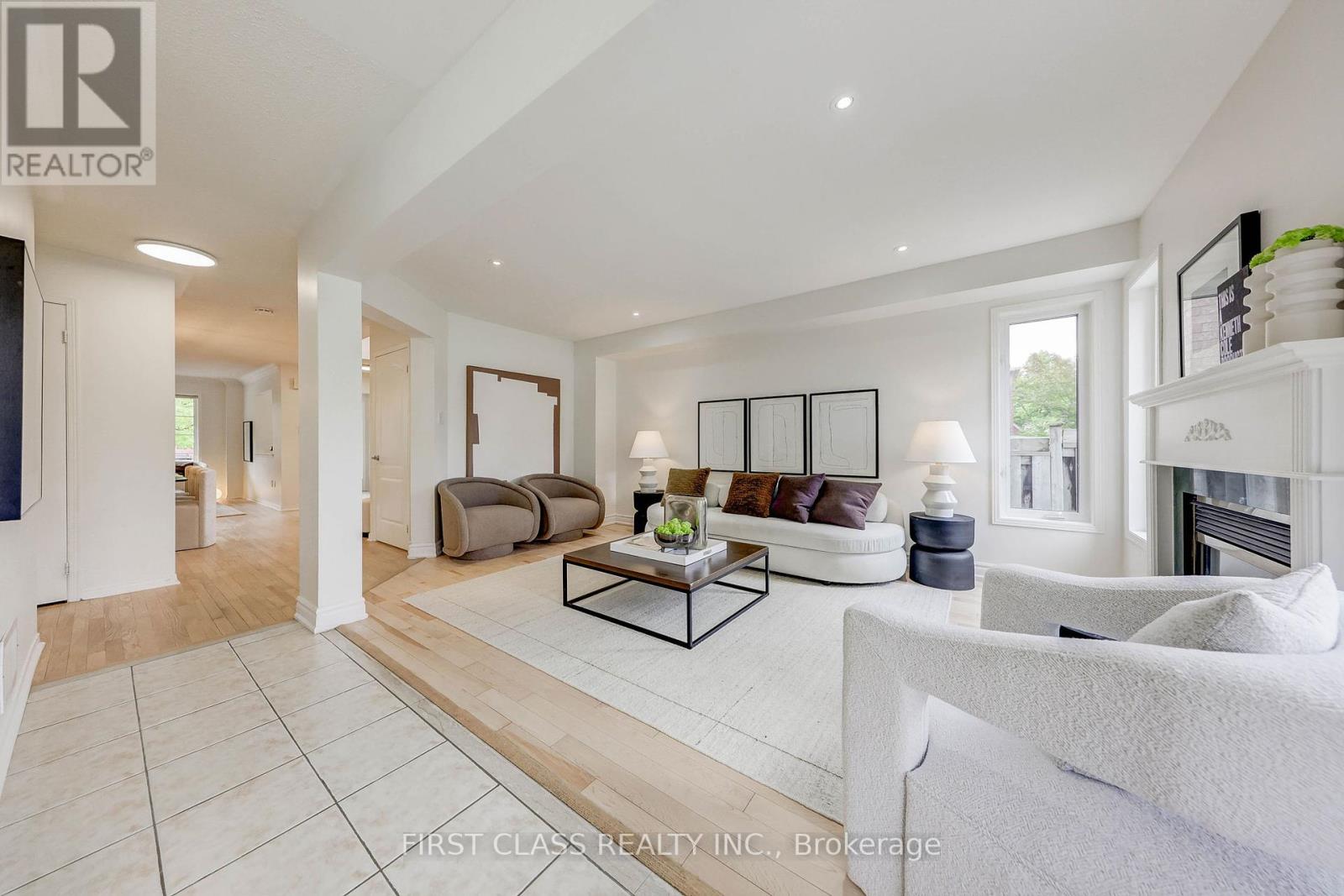 47 Lauraview Crescent, Markham, Ontario  L6C 2R4 - Photo 11 - N12430242