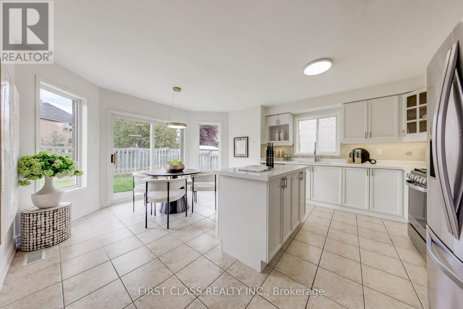 47 Lauraview Crescent, Markham, Ontario  L6C 2R4 - Photo 12 - N12430242