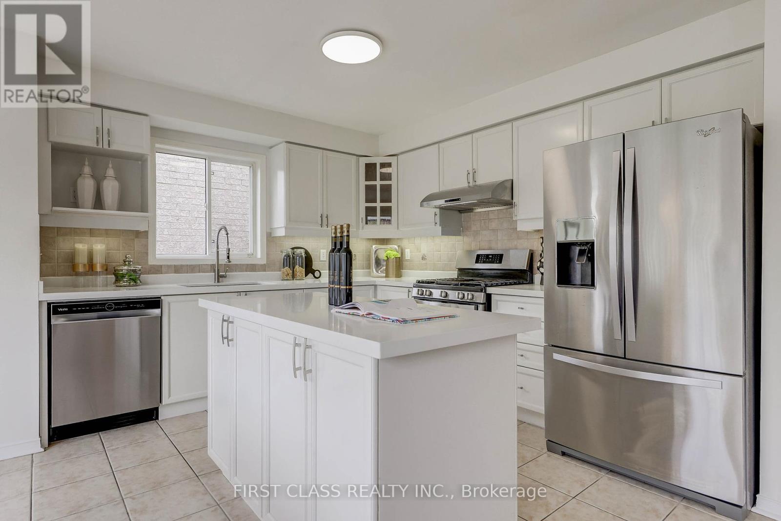 47 Lauraview Crescent, Markham, Ontario  L6C 2R4 - Photo 13 - N12430242