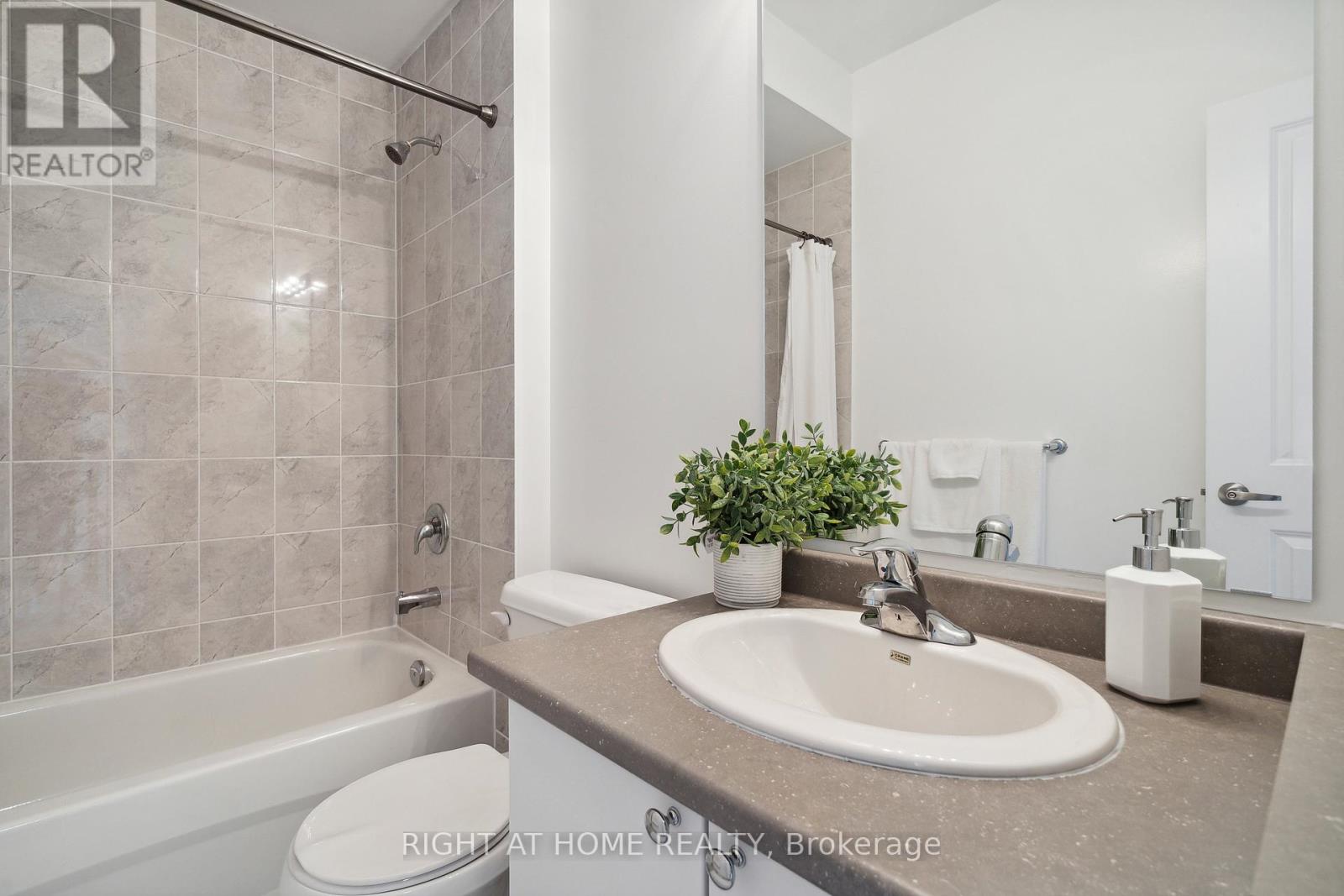 2495 Littlefield Crescent, Oakville, Ontario  L6M 5L9 - Photo 16 - W12430241