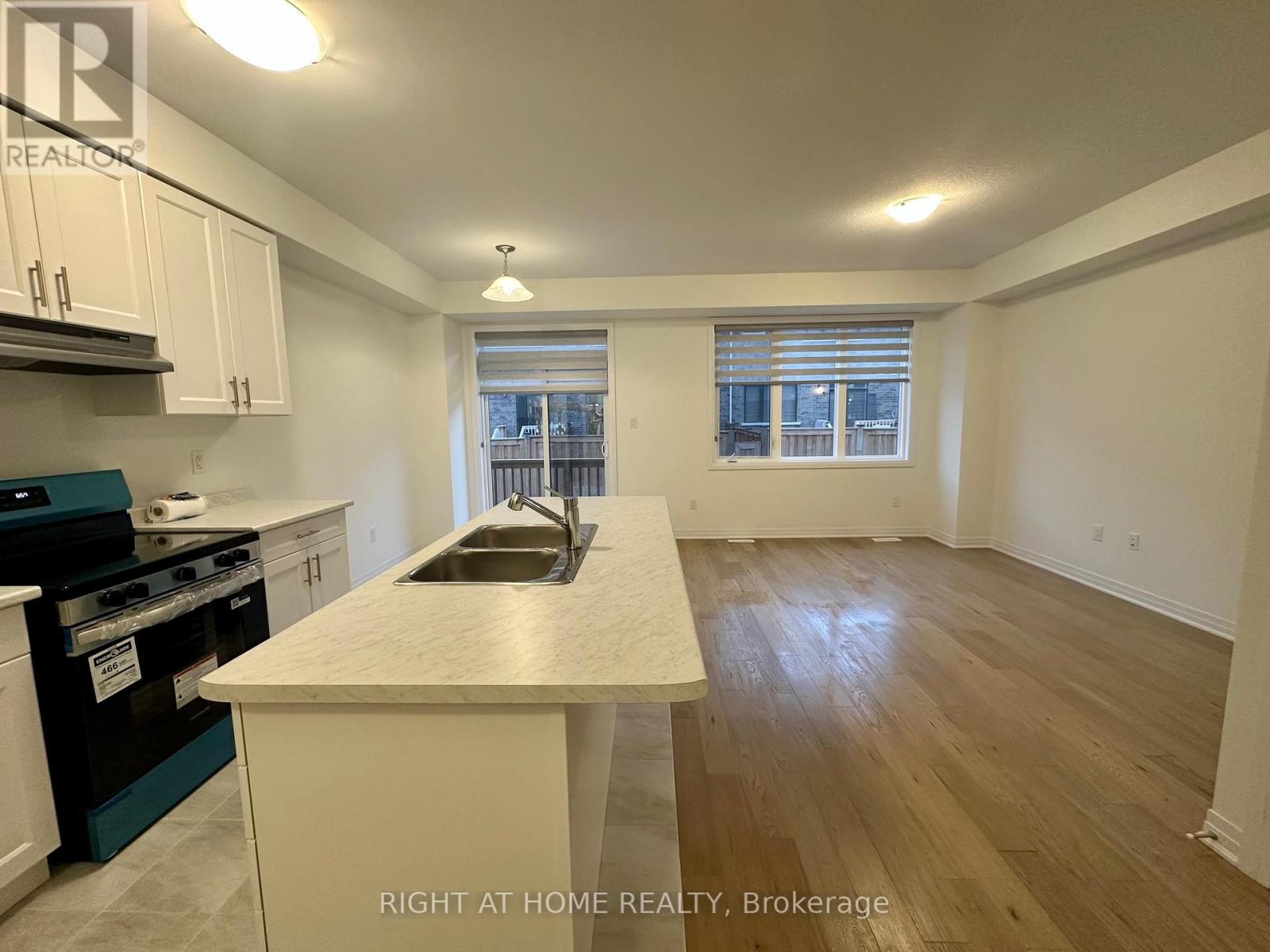 27 Amos Avenue, Brantford, Ontario  N3T 0V4 - Photo 10 - X12430236